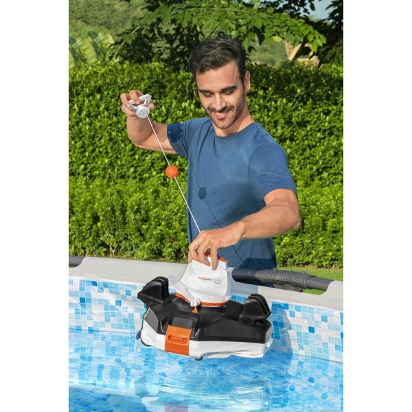 Robot automatico per la pulizia della piscina Aquarover
