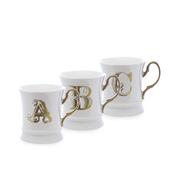 Letter mug gold t